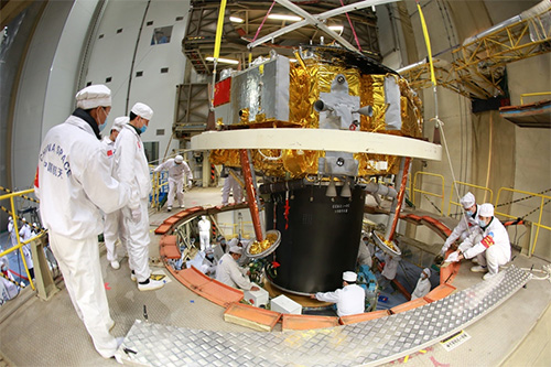 嫦娥三號組裝工程進行中。