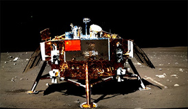 2013年12月，中国利用长征三号乙加强型运载火箭，成功将嫦娥三号发射升空，当着陆器在月面软着陆后，成功和玉兔号月球车分离和互相拍摄。