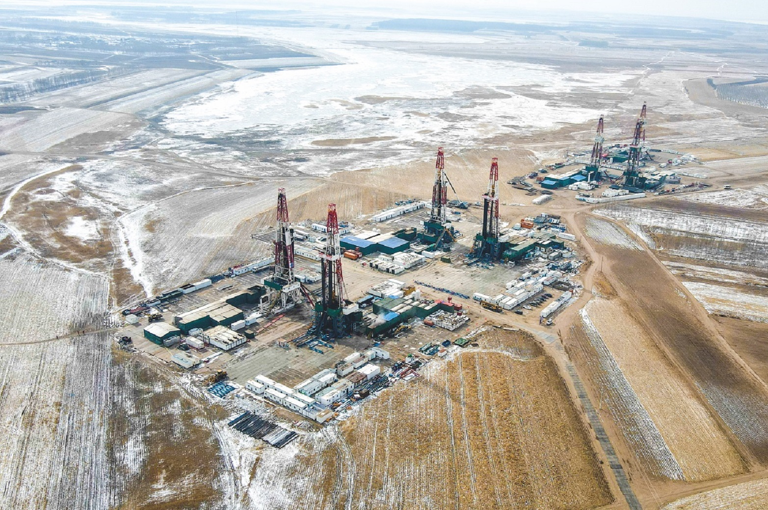 Daqing Oil Field is the largest oil field in China, which sets the pace for China's terrestrial shale oil exploration and development.